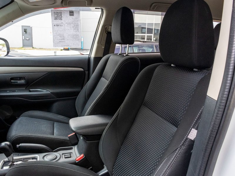 Mitsubishi Outlander ES 4CYL BLANC 83333KM 2016 1 PROPRIO PAS DE RECLAMTION AU CARFAX