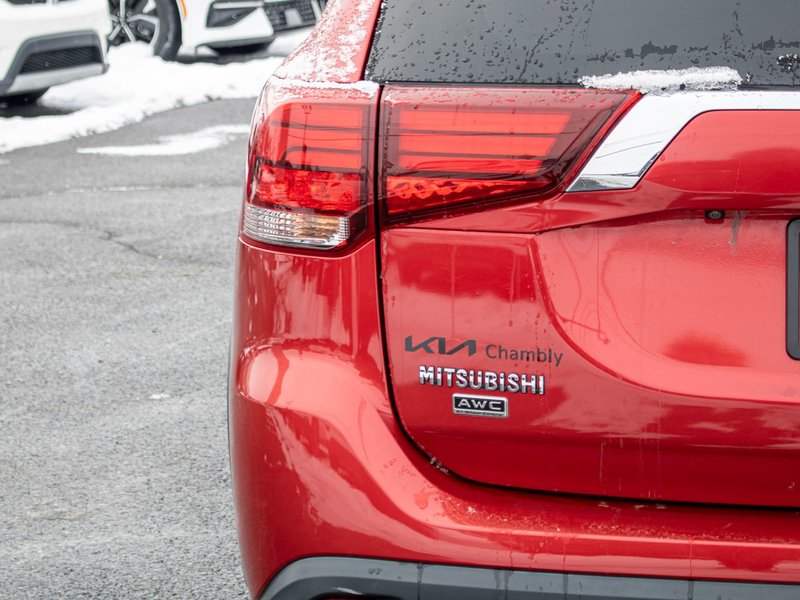 2017 Mitsubishi Outlander SE + AWD