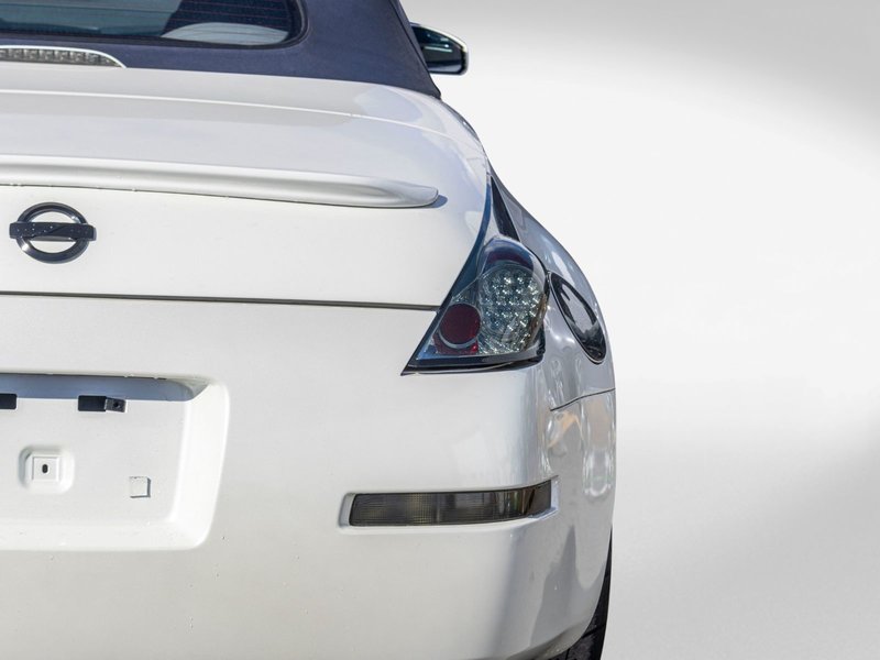 Nissan 350Z TOURING AUTOM BLANC MAGS NOIRS BAS KILO 2005 PRIX FIN DE SAISON