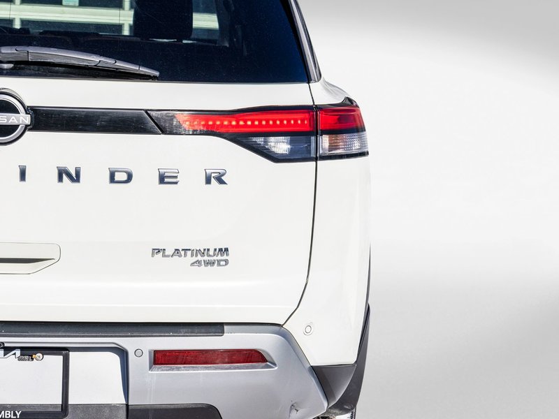 2023 Nissan Pathfinder PLATINUM AWD BLANC CUIR BRUN TOIT NO CARFAX CLAIM