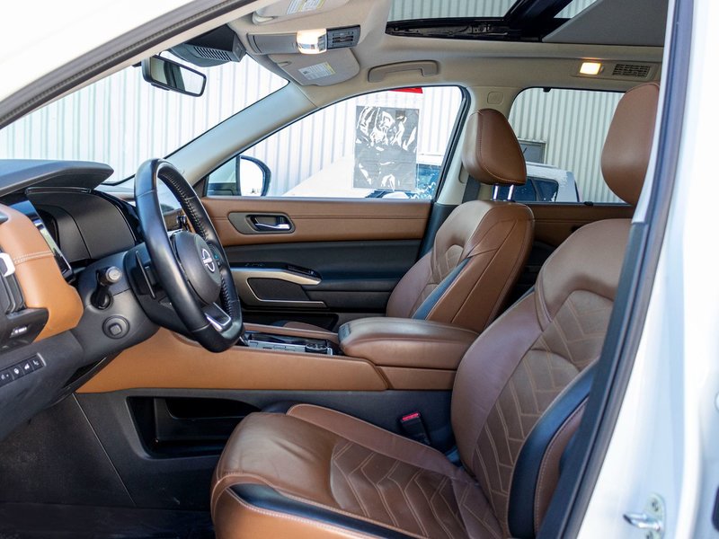 2023 Nissan Pathfinder PLATINUM AWD BLANC CUIR BRUN TOIT NO CARFAX CLAIM