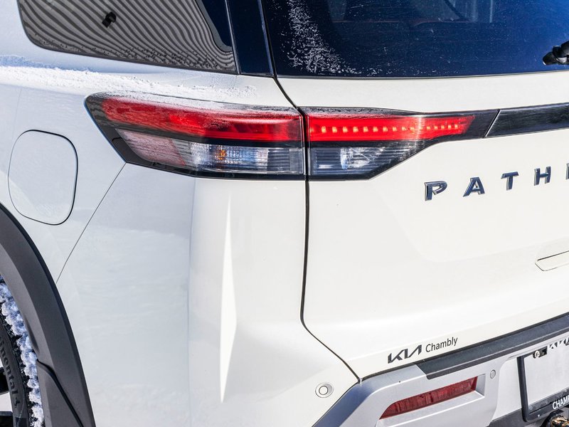 2023 Nissan Pathfinder PLATINUM AWD BLANC CUIR BRUN TOIT NO CARFAX CLAIM