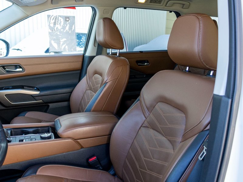 2023 Nissan Pathfinder PLATINUM AWD BLANC CUIR BRUN TOIT NO CARFAX CLAIM