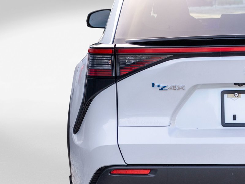 Toyota bZ4X LE AUTOM BLANC 45758KM 2023 1PROPRIO PAS DE RCLAMATION AU CARFAX