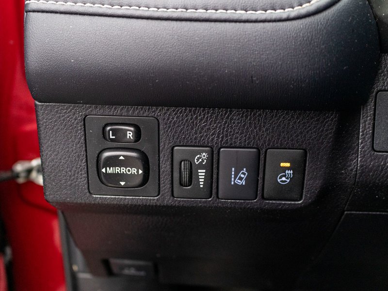 2018 Toyota RAV4 XLE TOIT ROUGE NO CARFAX CLAIM