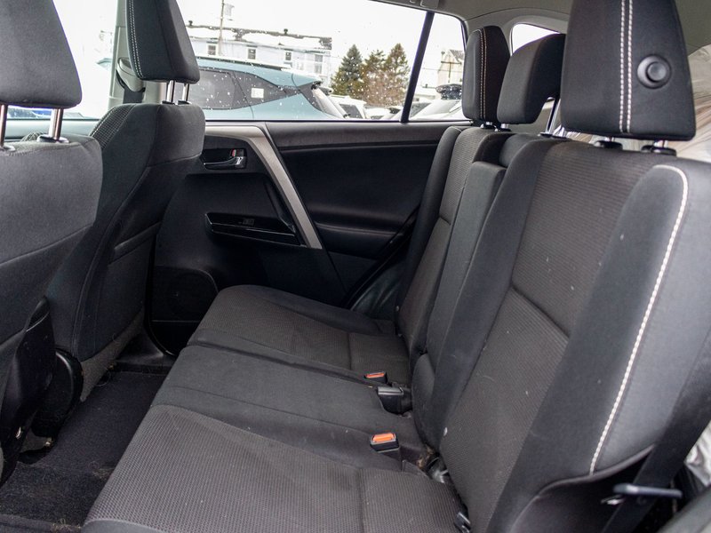 2018 Toyota RAV4 XLE TOIT ROUGE NO CARFAX CLAIM