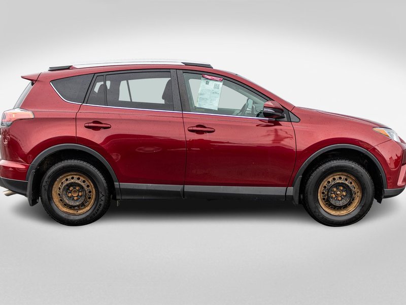 2018 Toyota RAV4 XLE TOIT ROUGE NO CARFAX CLAIM