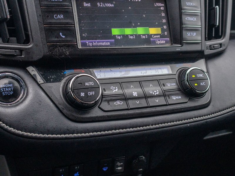 2018 Toyota RAV4 XLE TOIT ROUGE NO CARFAX CLAIM