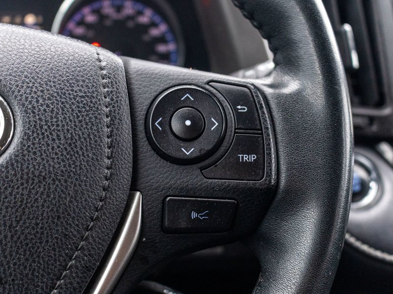 2018 Toyota RAV4 XLE TOIT ROUGE NO CARFAX CLAIM