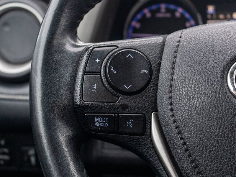 2018 Toyota RAV4 XLE TOIT ROUGE NO CARFAX CLAIM