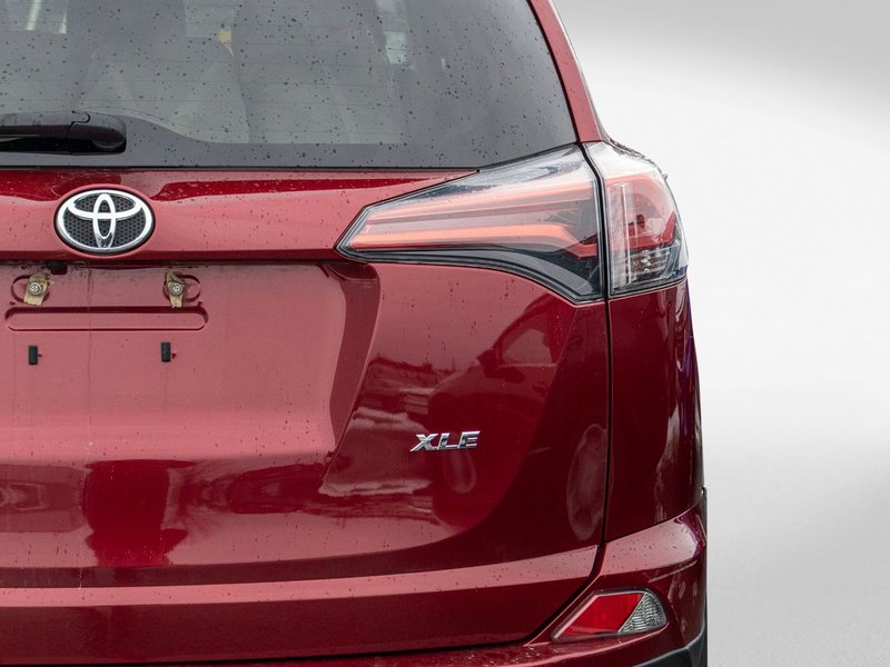 2018 Toyota RAV4 XLE TOIT ROUGE NO CARFAX CLAIM