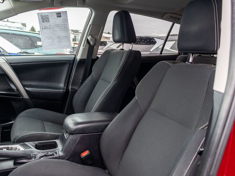 2018 Toyota RAV4 XLE TOIT ROUGE NO CARFAX CLAIM
