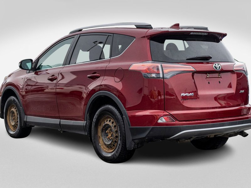 2018 Toyota RAV4 XLE TOIT ROUGE NO CARFAX CLAIM