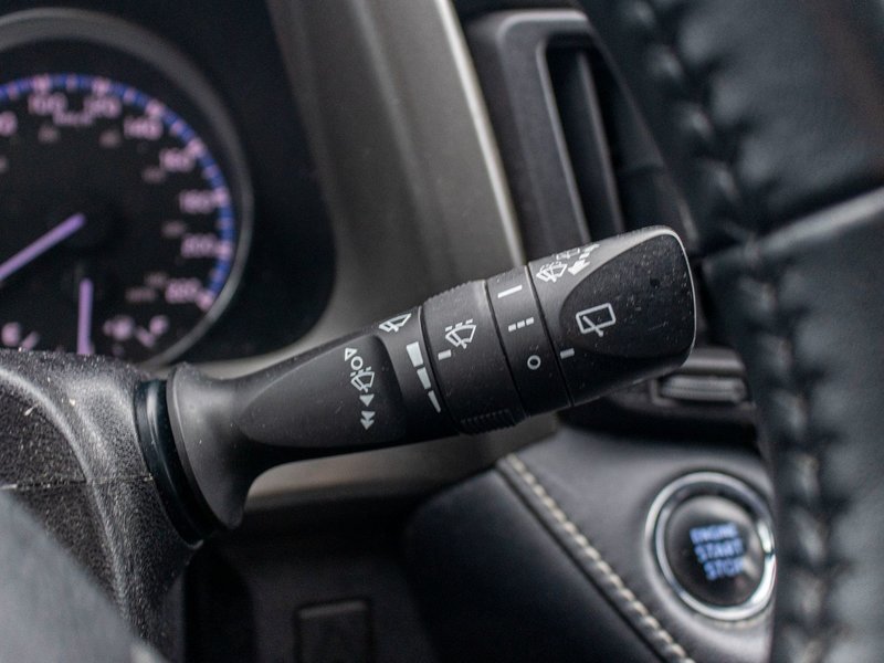 2018 Toyota RAV4 XLE TOIT ROUGE NO CARFAX CLAIM