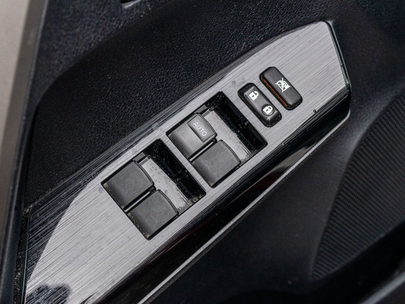 2018 Toyota RAV4 XLE TOIT ROUGE NO CARFAX CLAIM