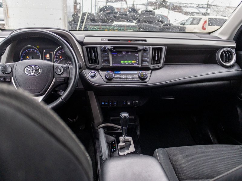 2018 Toyota RAV4 XLE TOIT ROUGE NO CARFAX CLAIM