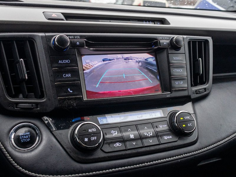 2018 Toyota RAV4 XLE TOIT ROUGE NO CARFAX CLAIM