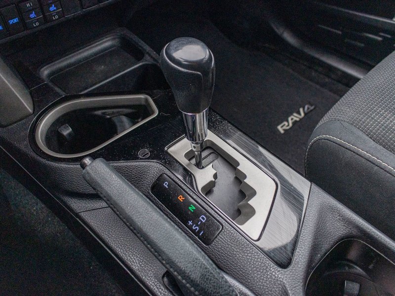 2018 Toyota RAV4 XLE TOIT ROUGE NO CARFAX CLAIM