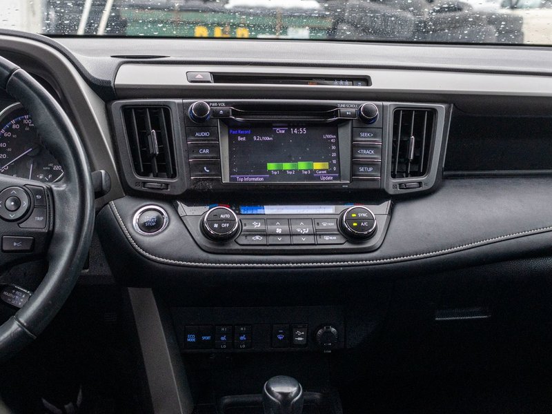 2018 Toyota RAV4 XLE TOIT ROUGE NO CARFAX CLAIM