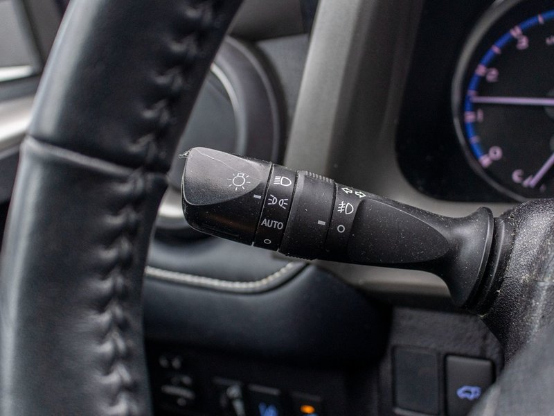 2018 Toyota RAV4 XLE TOIT ROUGE NO CARFAX CLAIM