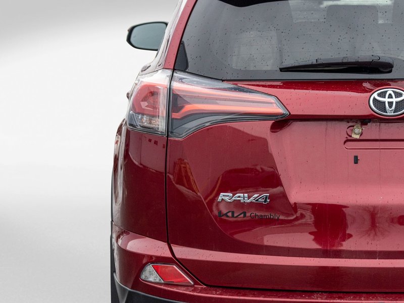 2018 Toyota RAV4 XLE TOIT ROUGE NO CARFAX CLAIM