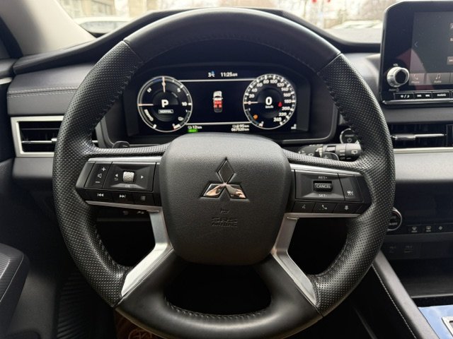 2024 Mitsubishi Outlander Plug-In Hybrid ES ONE-OWNER | PHEV | AWD