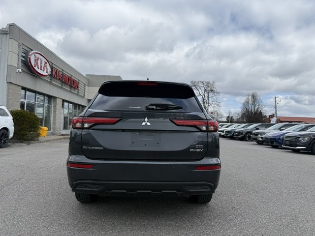 2024 Mitsubishi Outlander Plug-In Hybrid ES ONE-OWNER | PHEV | AWD