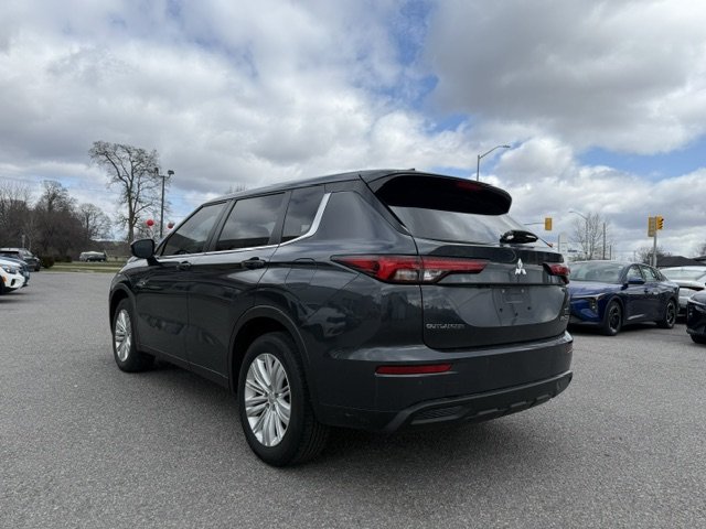 2024 Mitsubishi Outlander Plug-In Hybrid ES ONE-OWNER | PHEV | AWD