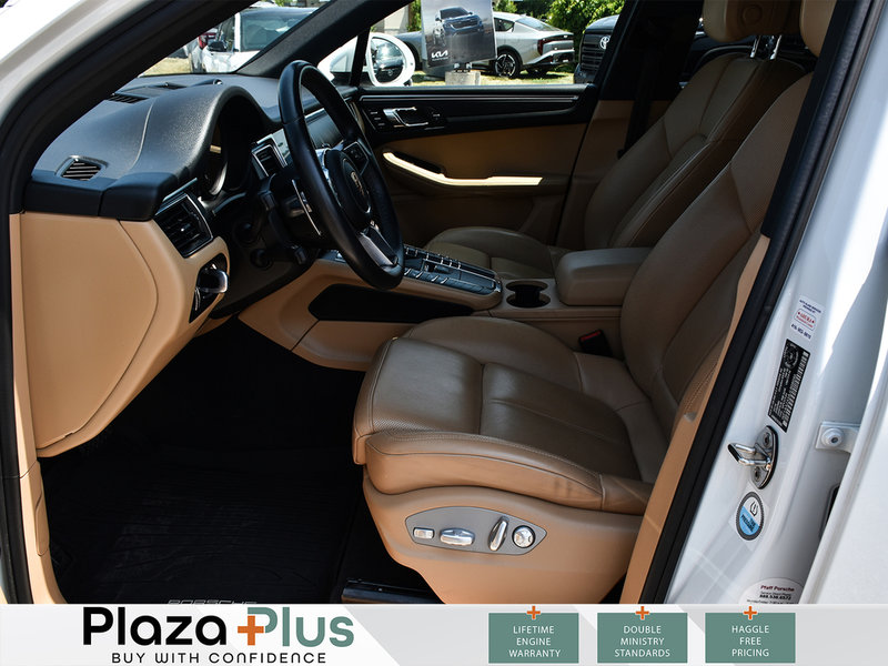 2018 Porsche Macan BASE PANO SUNROOF | LEATHER | POWER TAILGATE | HEATED REAR SEATS