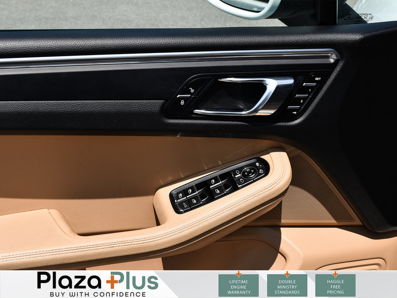 2018 Porsche Macan BASE PANO SUNROOF | LEATHER | POWER TAILGATE | HEATED REAR SEATS
