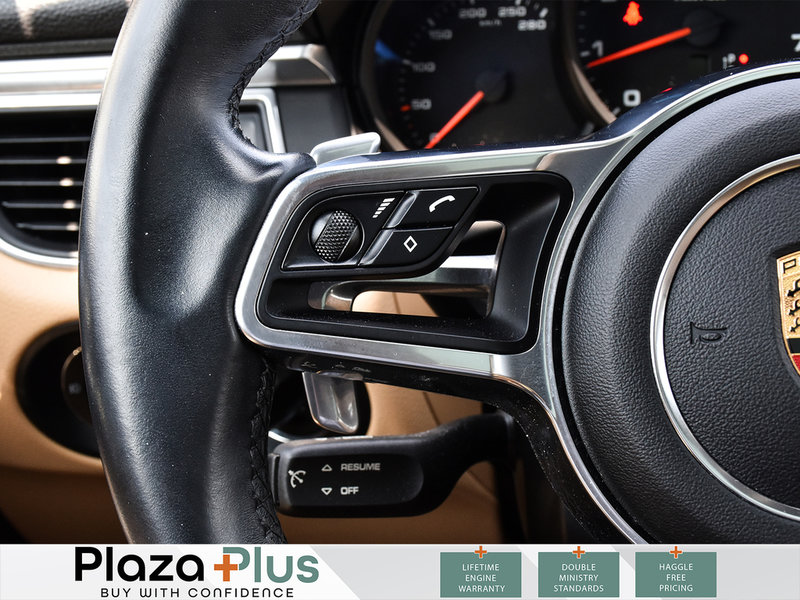 2018 Porsche Macan BASE PANO SUNROOF | LEATHER | POWER TAILGATE | HEATED REAR SEATS