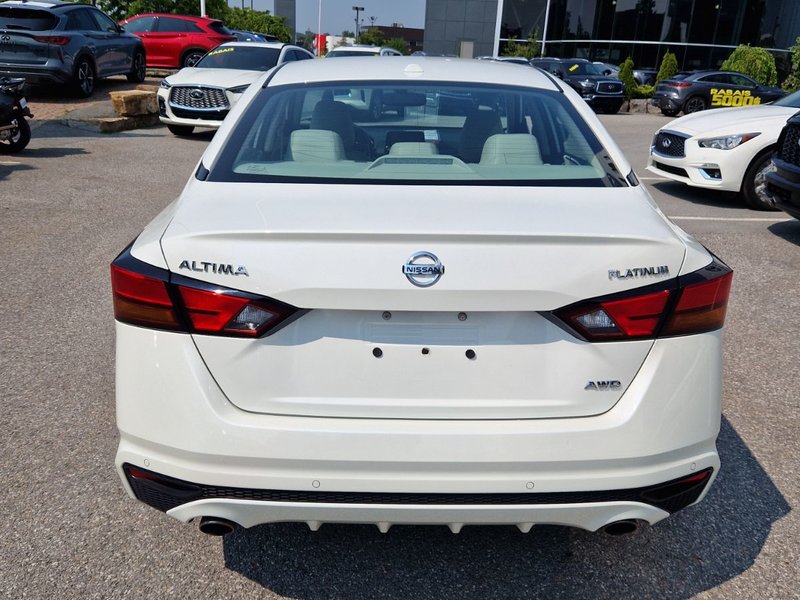 2020 Nissan Altima 2.5 Platinum un seul proprietaire  low mileage  clean carfax