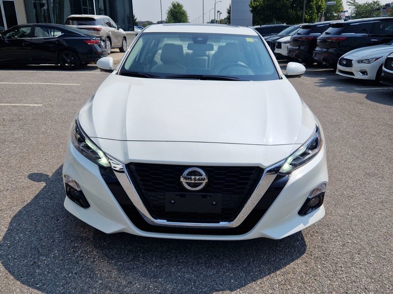 2020 Nissan Altima 2.5 Platinum un seul proprietaire  low mileage  clean carfax