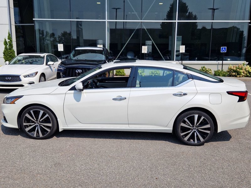 2020 Nissan Altima 2.5 Platinum un seul proprietaire  low mileage  clean carfax