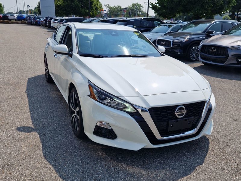 2020 Nissan Altima 2.5 Platinum un seul proprietaire  low mileage  clean carfax