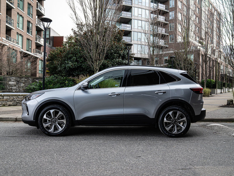 2023 Ford Escape Platinum Luxury Meets Efficiency in a Modern SUV