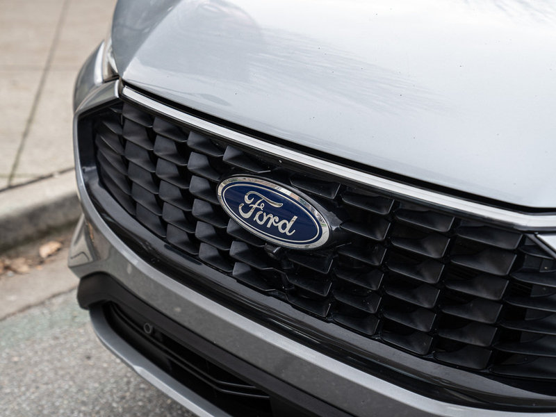 2023 Ford Escape Platinum Luxury Meets Efficiency in a Modern SUV