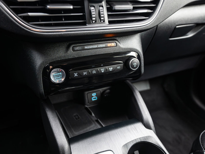 2023 Ford Escape Platinum Luxury Meets Efficiency in a Modern SUV