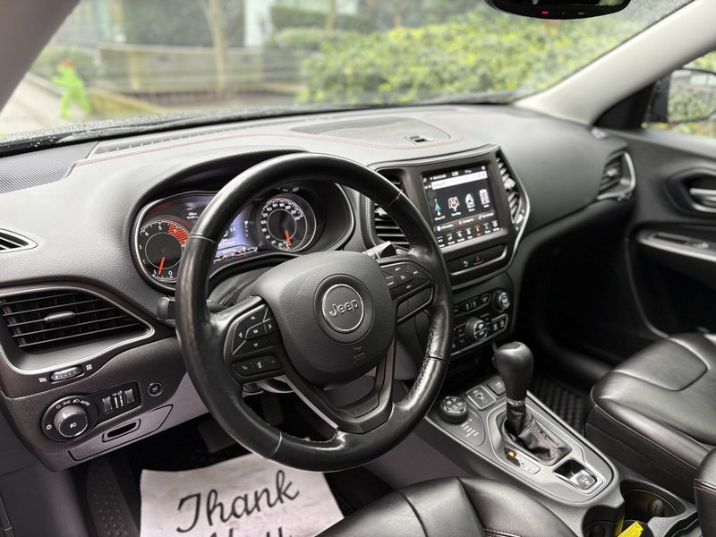 2020 Jeep Cherokee Trailhawk Trail-rated capability. Everyday confidence.