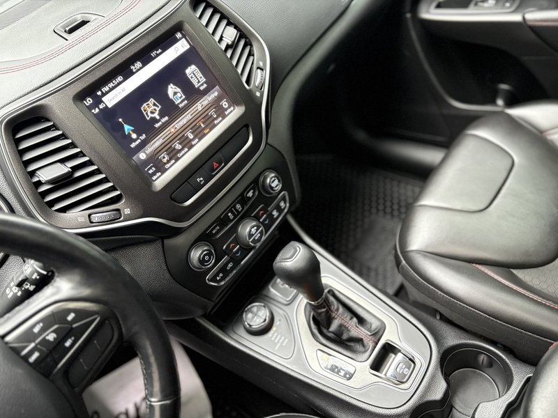 2020 Jeep Cherokee Trailhawk Trail-rated capability. Everyday confidence.