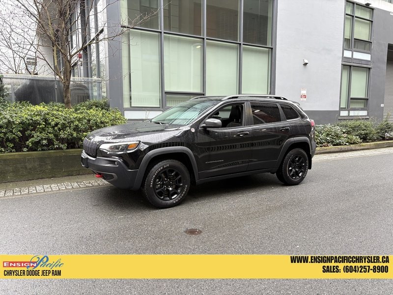 2020 Jeep Cherokee Trailhawk Trail-rated capability. Everyday confidence.