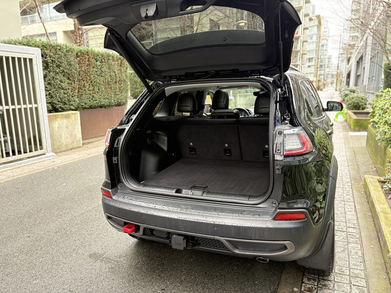 2020 Jeep Cherokee Trailhawk Trail-rated capability. Everyday confidence.