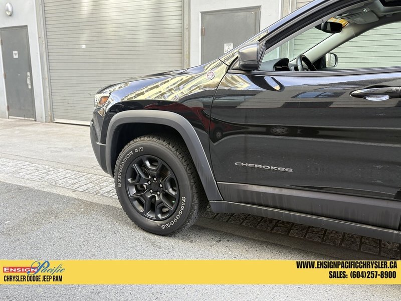 2020 Jeep Cherokee Trailhawk Trail-rated capability. Everyday confidence.