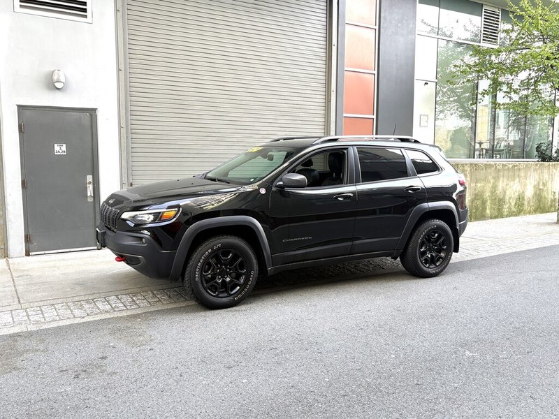 2020 Jeep Cherokee Trailhawk Trail-rated capability. Everyday confidence.