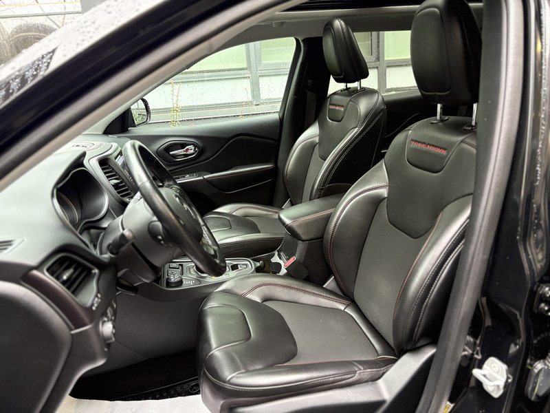 2020 Jeep Cherokee Trailhawk Trail-rated capability. Everyday confidence.