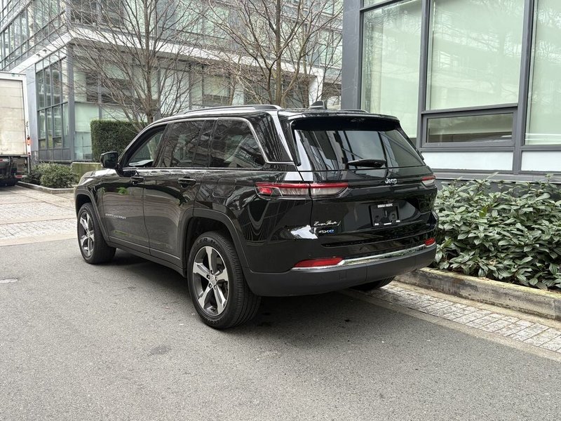 2023 Jeep Grand Cherokee 4xe 4xe Overland 4xe Commanding luxury. Electrified Jeep capability.