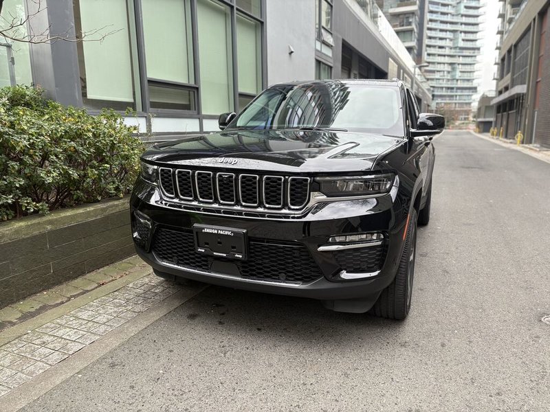2023 Jeep Grand Cherokee 4xe 4xe Overland 4xe Commanding luxury. Electrified Jeep capability.