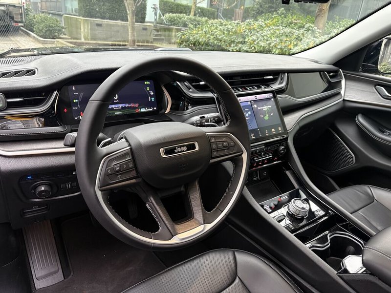 2023 Jeep Grand Cherokee 4xe 4xe Overland 4xe Commanding luxury. Electrified Jeep capability.