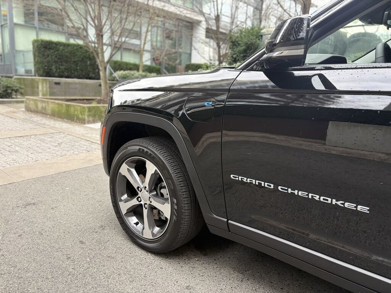 2023 Jeep Grand Cherokee 4xe 4xe Overland 4xe Commanding luxury. Electrified Jeep capability.