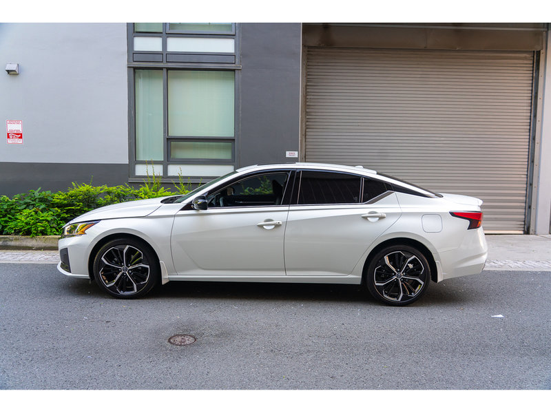 2023 Nissan Altima SR